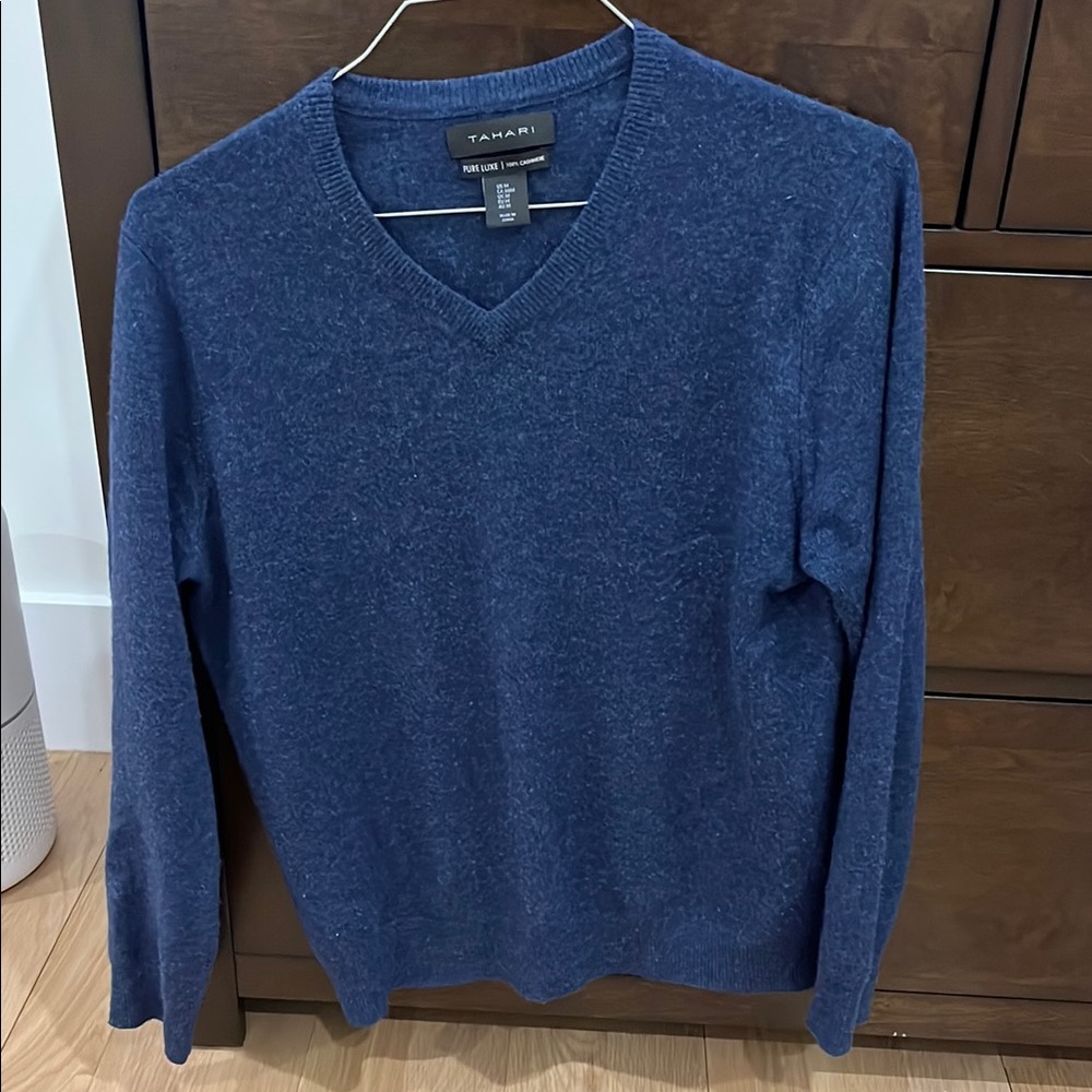 Tahari Men's Blue Cashmere Sweater